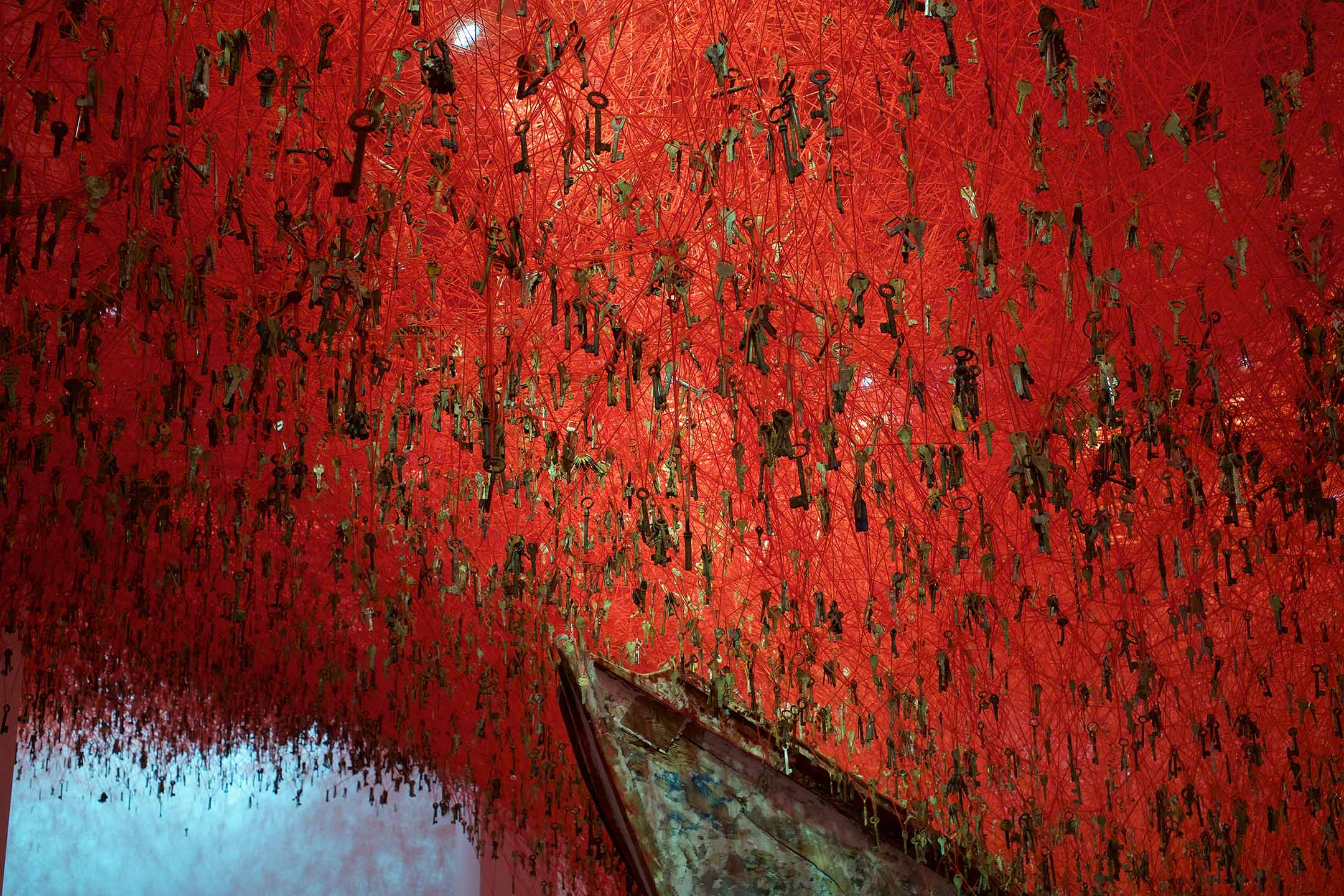 《掌の鍵》撮影：Sunhi Mang　Courtesy of the artist ©VG BILD-KUNST, Bonn & JASPAR, Tokyo, 2021 and Chiharu Shiota